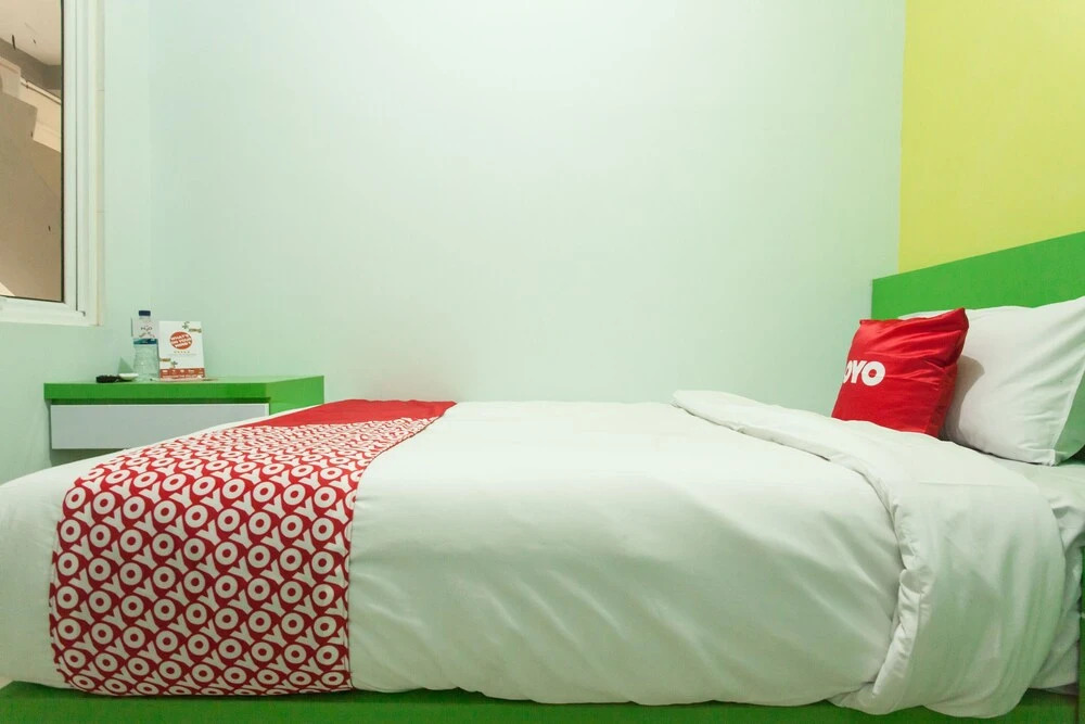 Dinda Residence by OYO Rooms