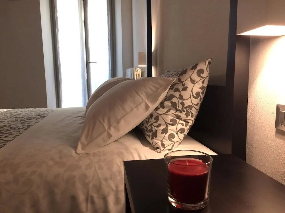 Moira Rooms