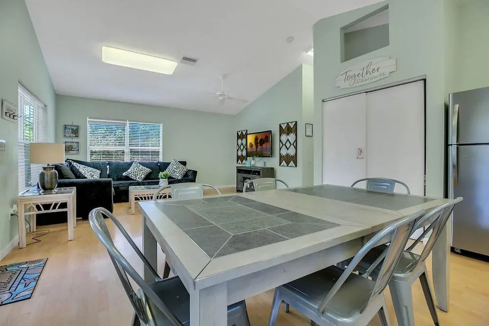 4BR Beach-Central Duplex by RedAwning