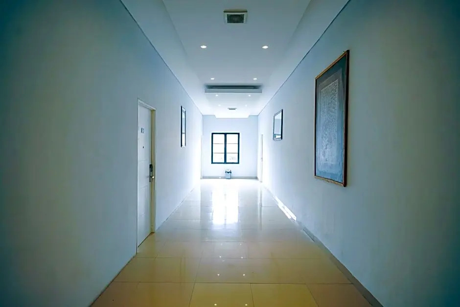 RedDoorz Premium at Raja Hostel Syariah