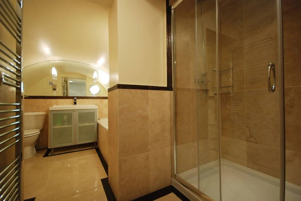 Delightful 2 Bed Garden Flat in Earl's Court