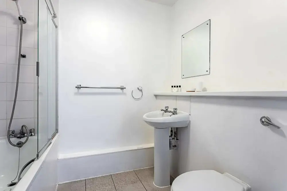 Modern 1 Bedroom Apartment in West London