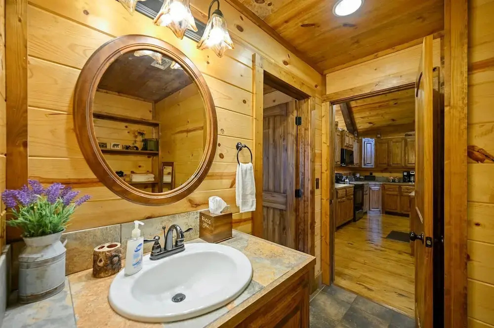 Whitetail Retreat Cabin for 13!