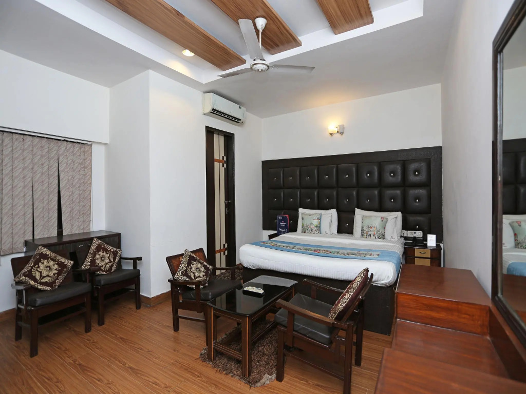 OYO 526 Hotel Asees Inn