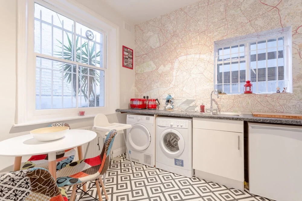 British Pad Near Earl's Court, Kens. & Hyde Park