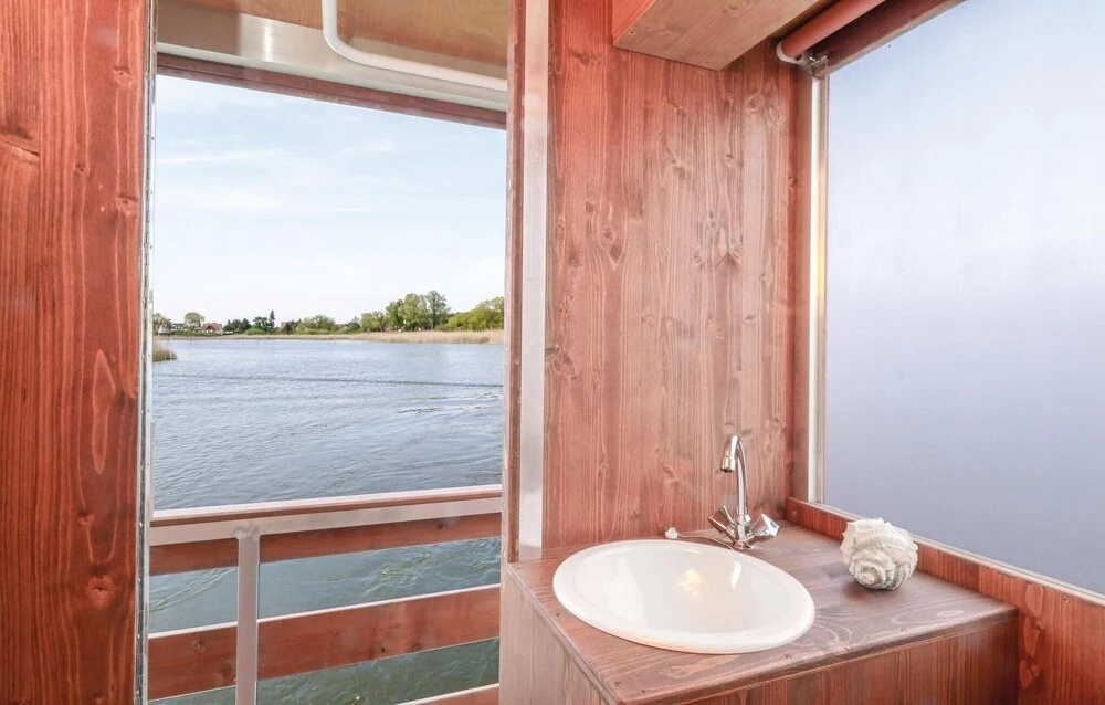 Beautiful Ship/boat in Demmin With 2 Bedrooms and Wifi