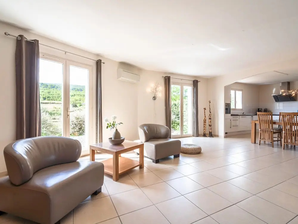 Luxurious villa with private swimming pool