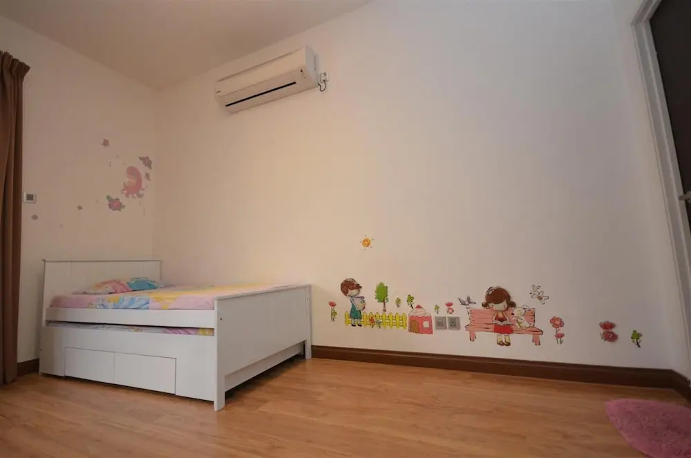 Felicia Home