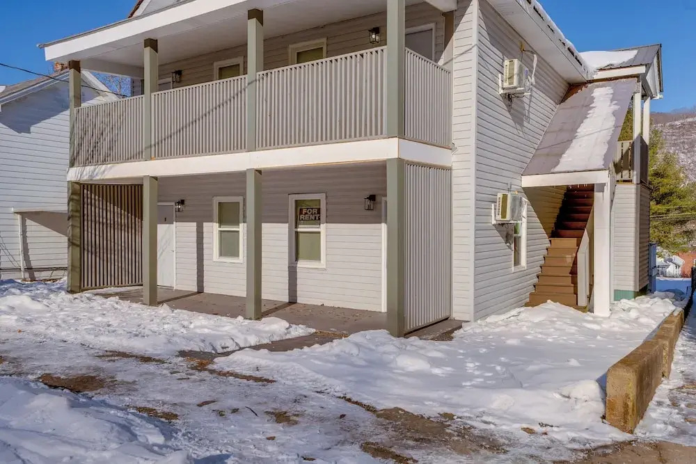Historic Hinton Gem: Walkable Luxury Near Dtwn!