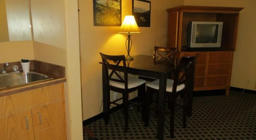 Athabasca Valley Inn & Suites