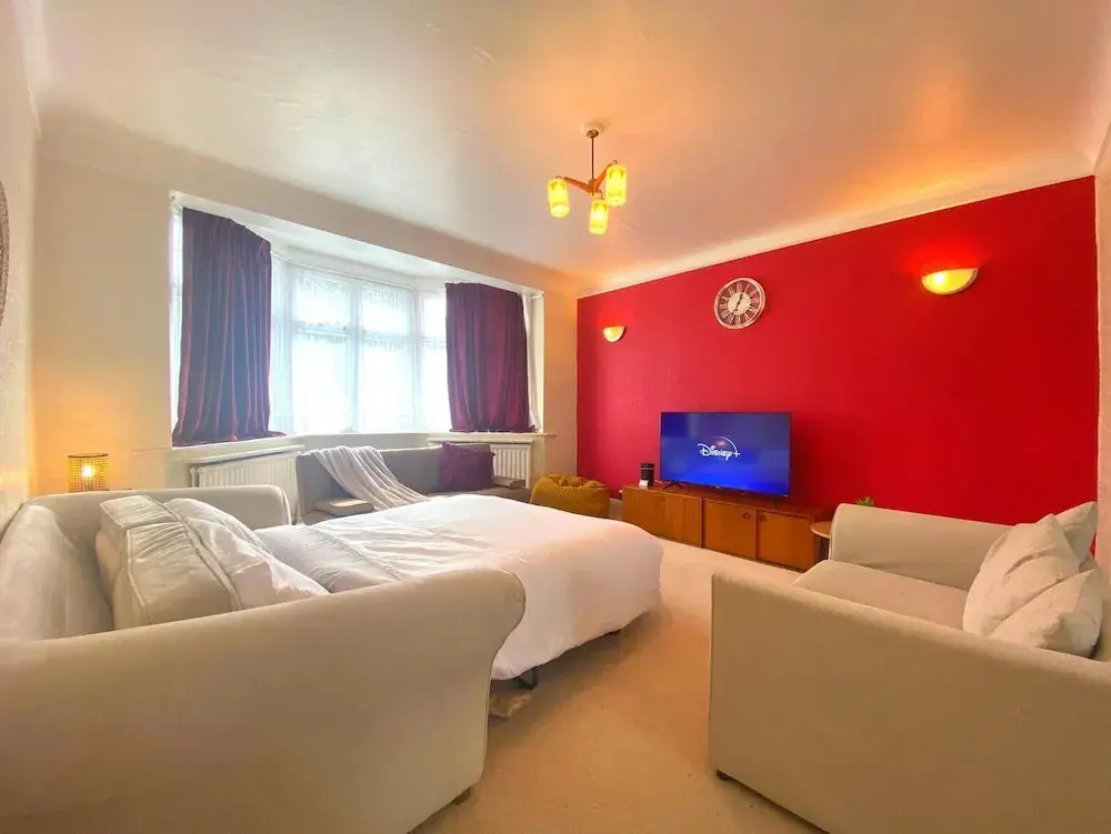 Bright and Spacious 4 Bedroom Home