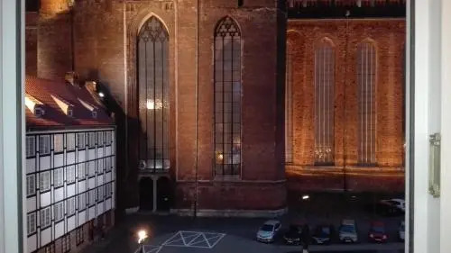 Apartment in Old Town - view of Mariacki Church
