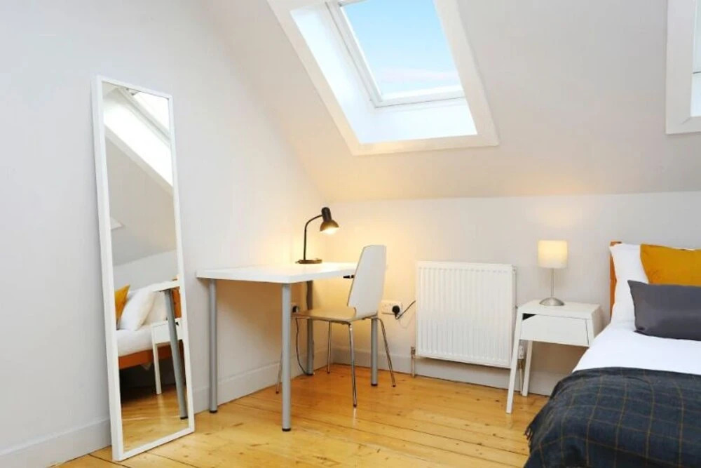 Homely & Spacious 4-bedroom Apartment by the Meadows