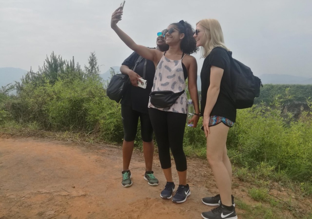 张家界集结号公馆 Zhangjiajie Jijiehao Inn Avator Mountin-National Park-East Gate, Meeting Friends-Common Area-Poor teble-COFFEE-BEER-Laundry-Party, FREE Breakfast, Book tickets in advance, Chinese Calligraphy&Tea&Kung Fu Course