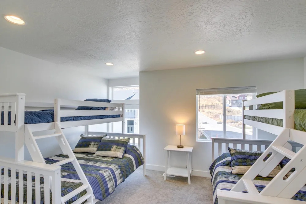 Garden City Townhome w/ Fireplace Near Bear Lake!