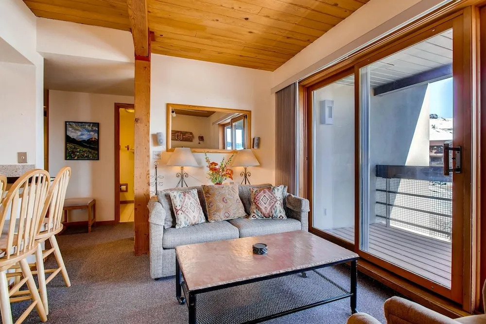 1 Br With Amazing Views Of Mountain Range 1 Bedroom Condo - No Cleaning Fee! by RedAwning