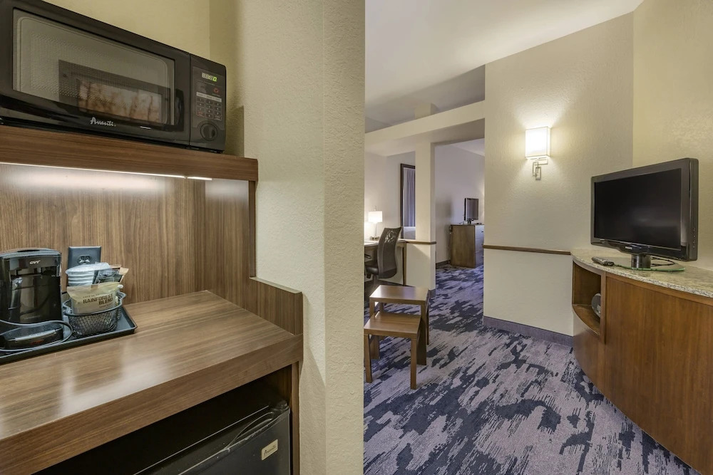 Fairfield Inn & Suites Slippery Rock