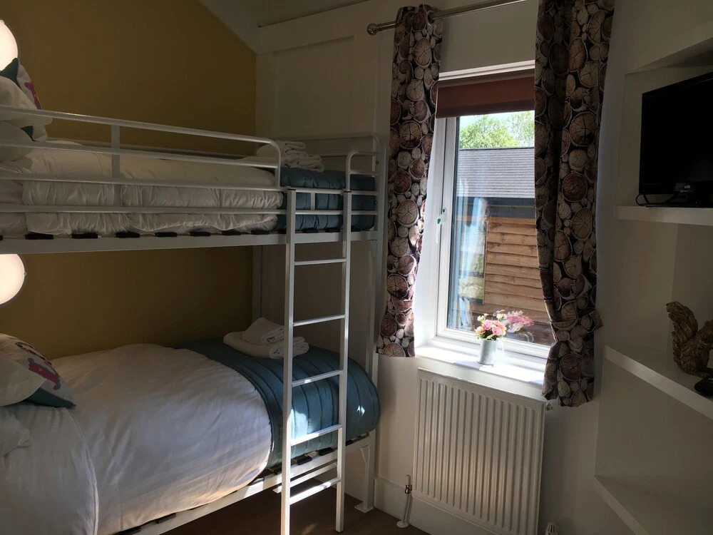 Squirrel Lodge 41 with Hot Tub, Newton Stewart