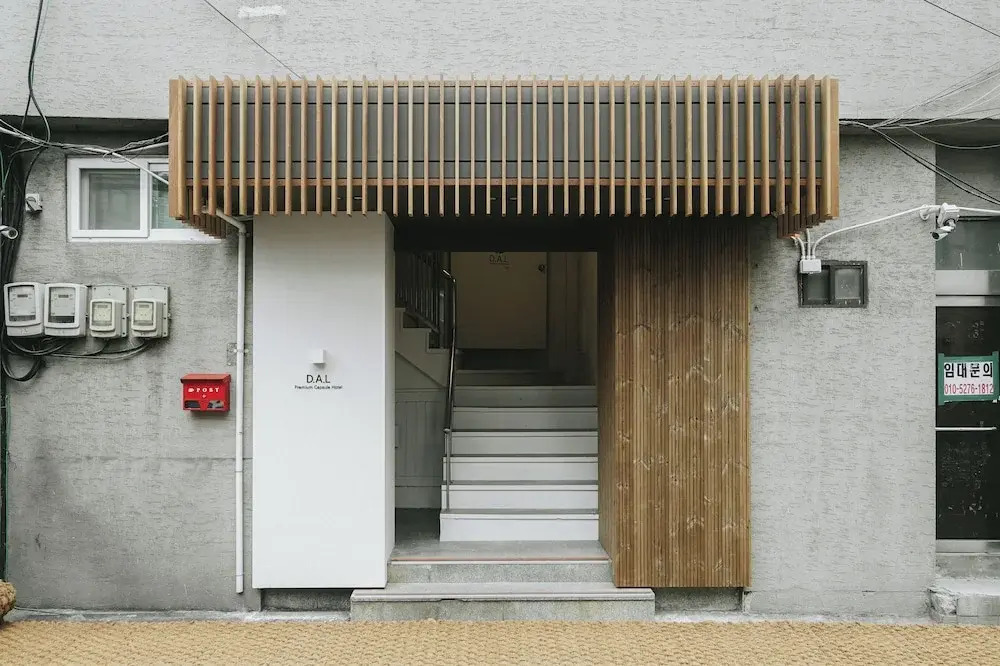 D A L Premium Capsule Hotel