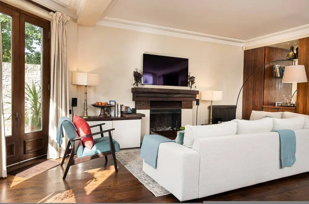 A Chelsea Retreat - 2 BR With Garden and Parking