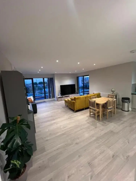3br-3bath-central London-parking-petsok-fireplace
