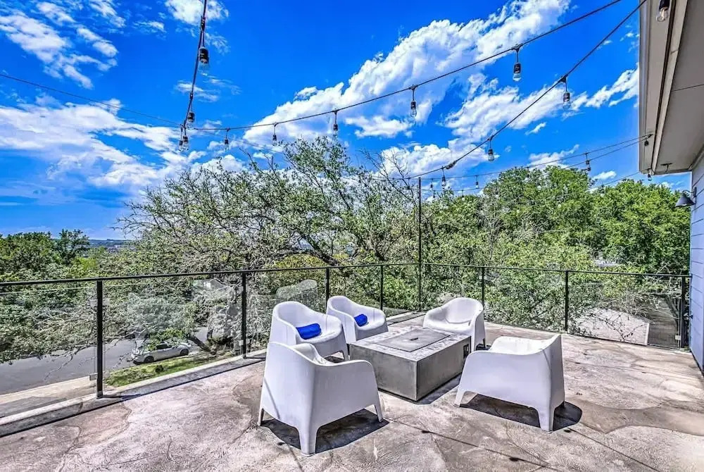 Rooftop Deck w/ City Views!