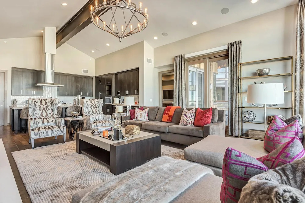 Three Bedroom Penthouse 3 Apartment Hotel by RedAwning