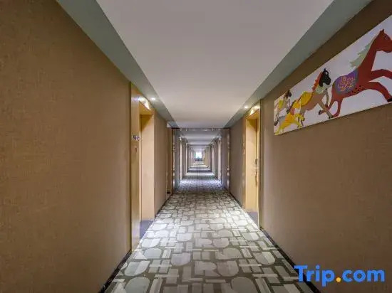 Unitour Hotel (Nanning Railway Station Thirty-Three Middle Subway Station)