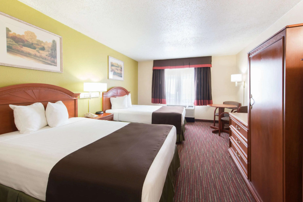 Baymont by Wyndham Louisville East