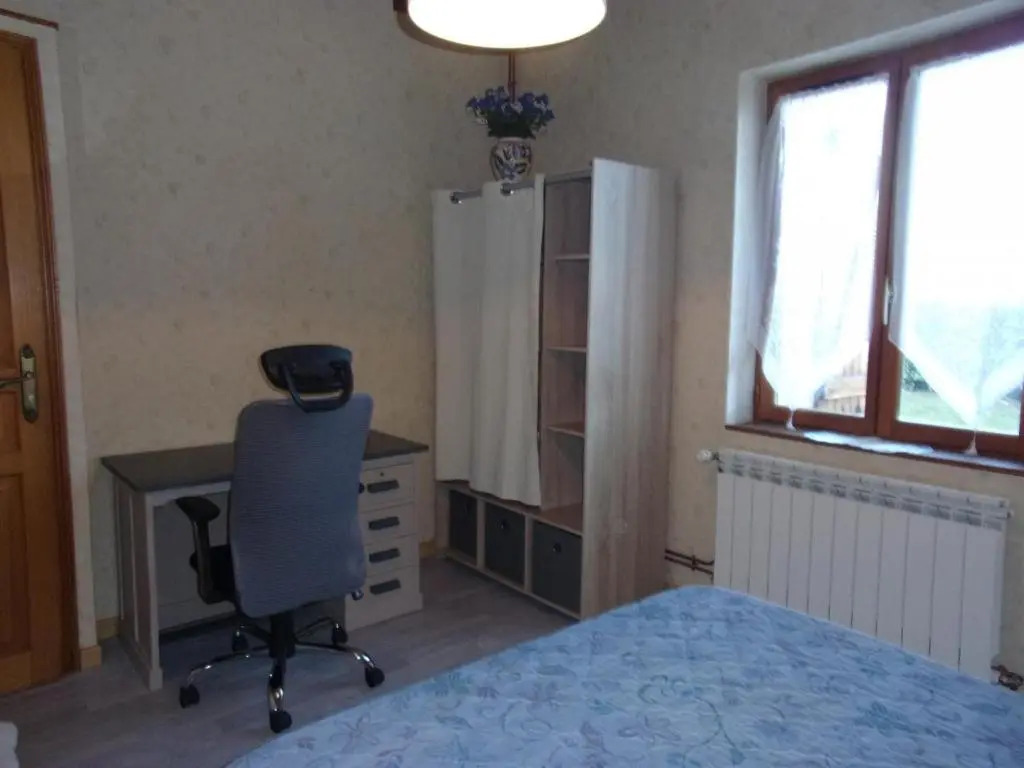 Fermette rénovée, animaux acceptés, internet, Montluçon proche - FR-1-489-83