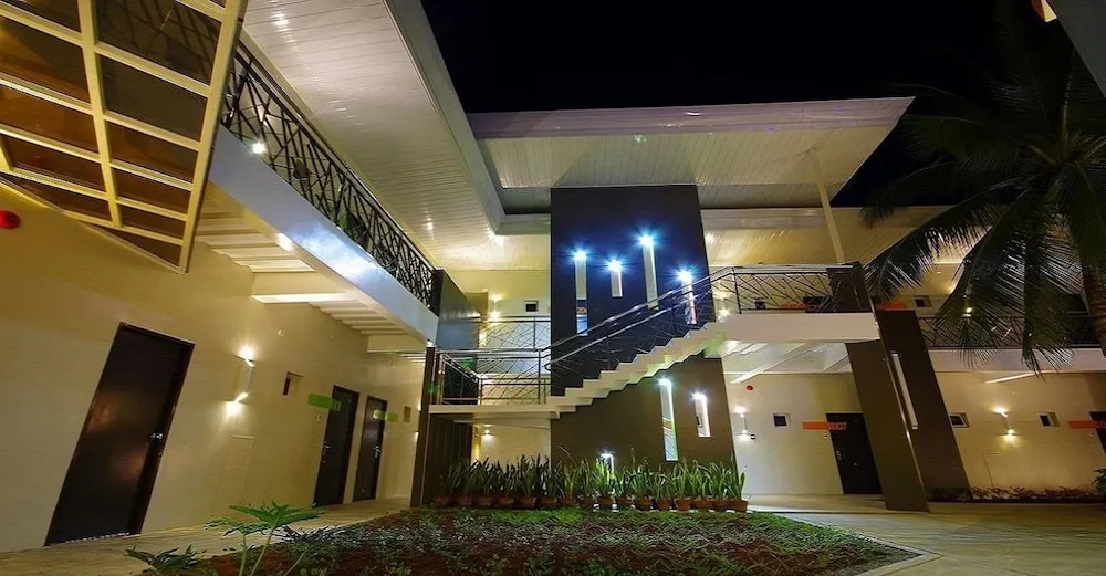 Yhotel