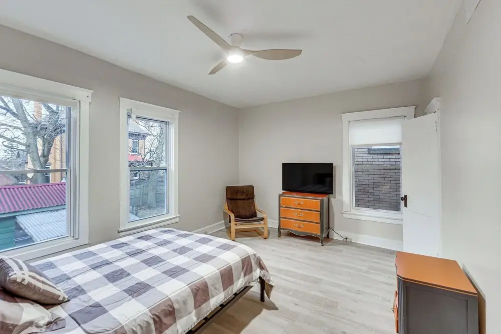 4 Mi to Market Square: Bright Apt w/ Balconies