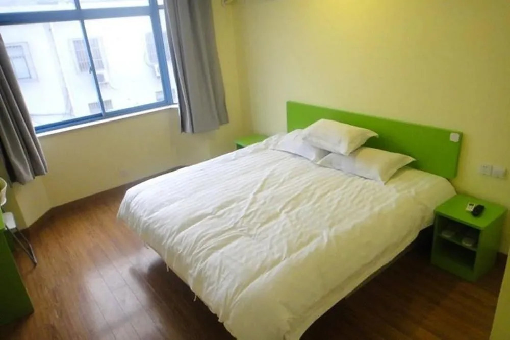 Hanting Hotel Shanghai Babaiban Pudian Road Subway Station