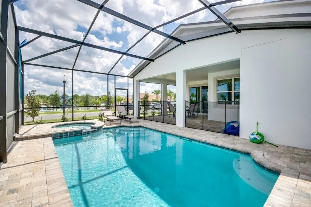 9001emt 6 Bedroom Villa by Redawning