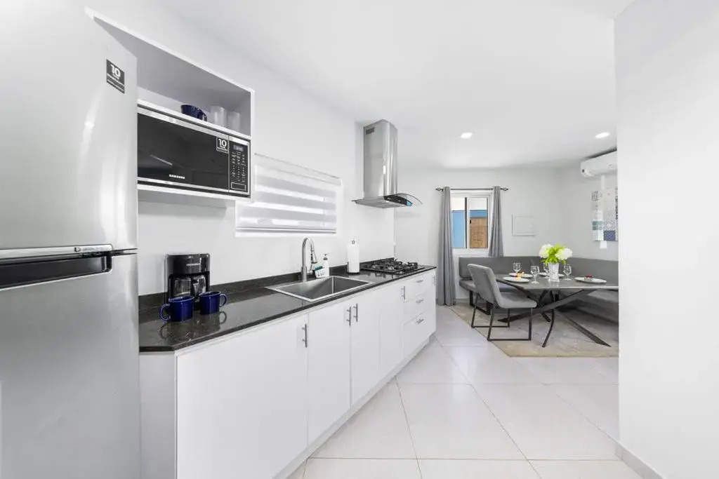 Amazing 2BR SuitePoolPatioBBQ5 min-Palm Beach