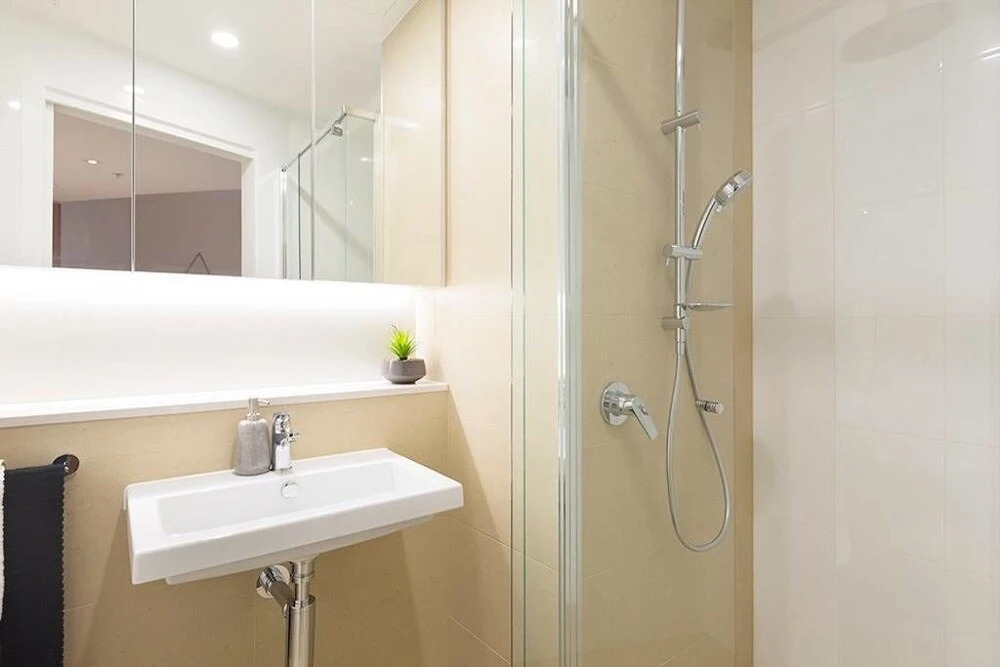 Brand New Heart Of City Executive Apartment
