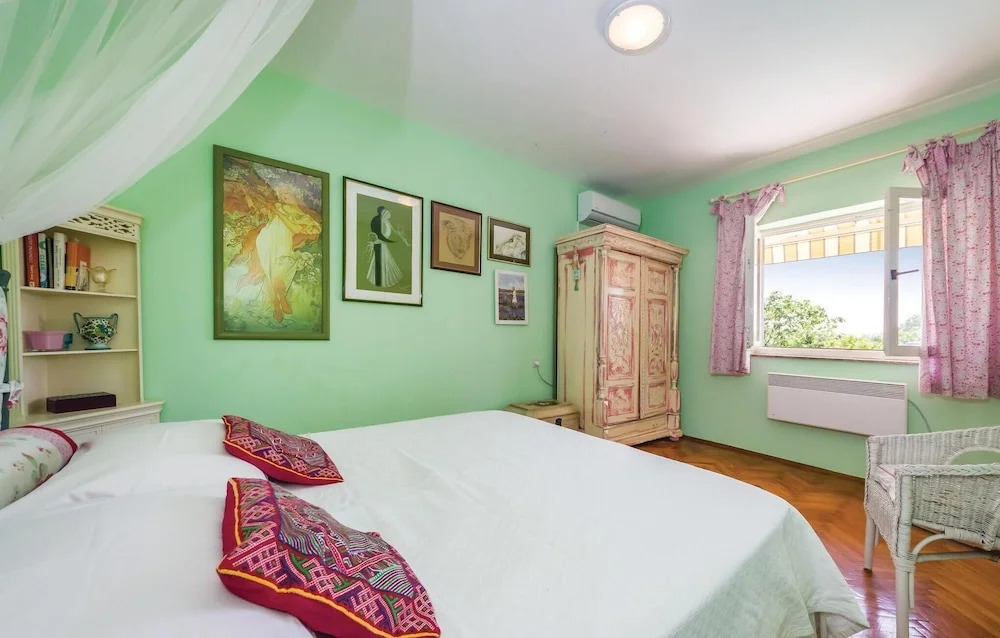 Awesome Home in Sv Filip i Jakov With 2 Bedrooms and Wifi