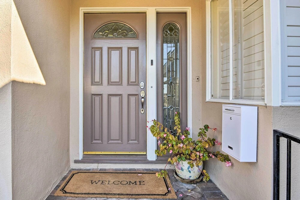 Los Angeles Suite w/ Covered Patio Area!