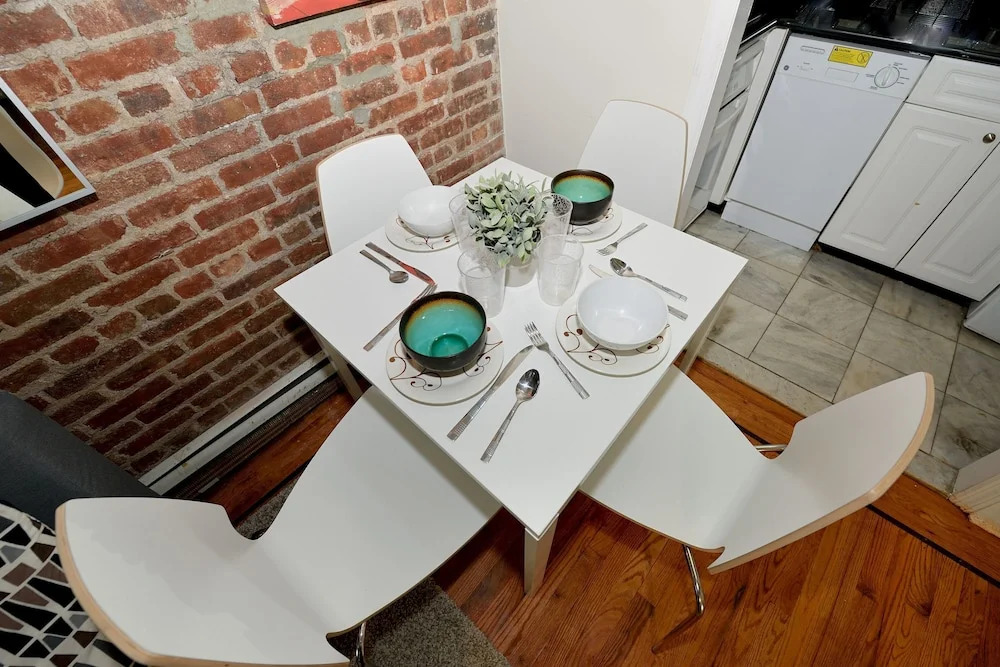 Charming 3-bedroom Apartment in Midtown West