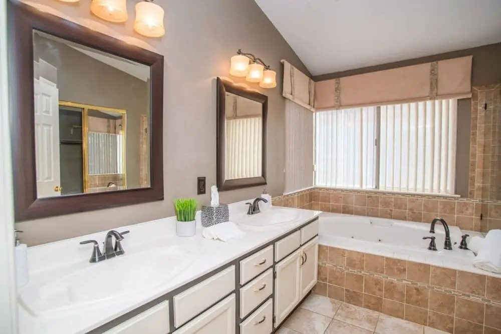 Las Vegas Villa Minutes From Strip w/ Pool Table!