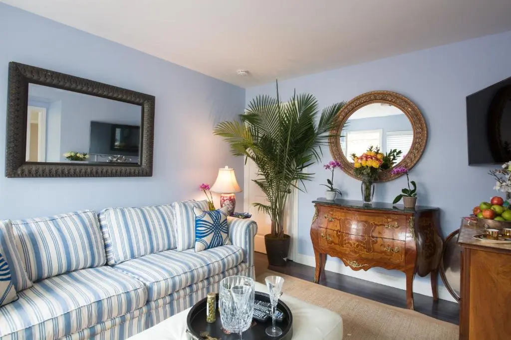 Overlooking Marina del Rey sailboats, is Green Ginger Playa Del Rey on the bluff
