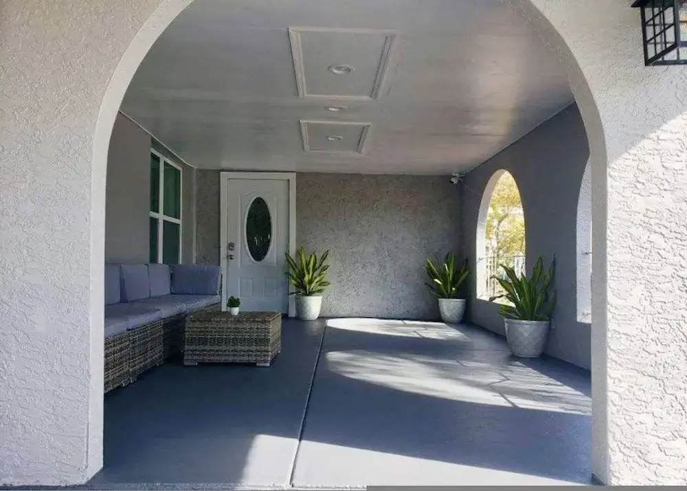New Fresh House in Seminole Close to Beach