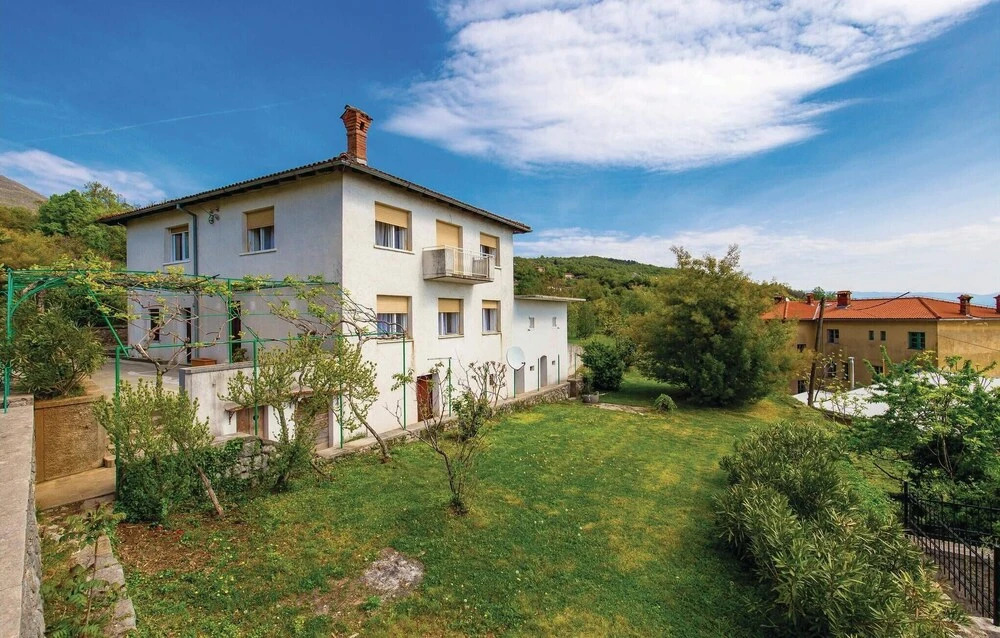 Beautiful Home in Icici With Wifi and 1 Bedrooms