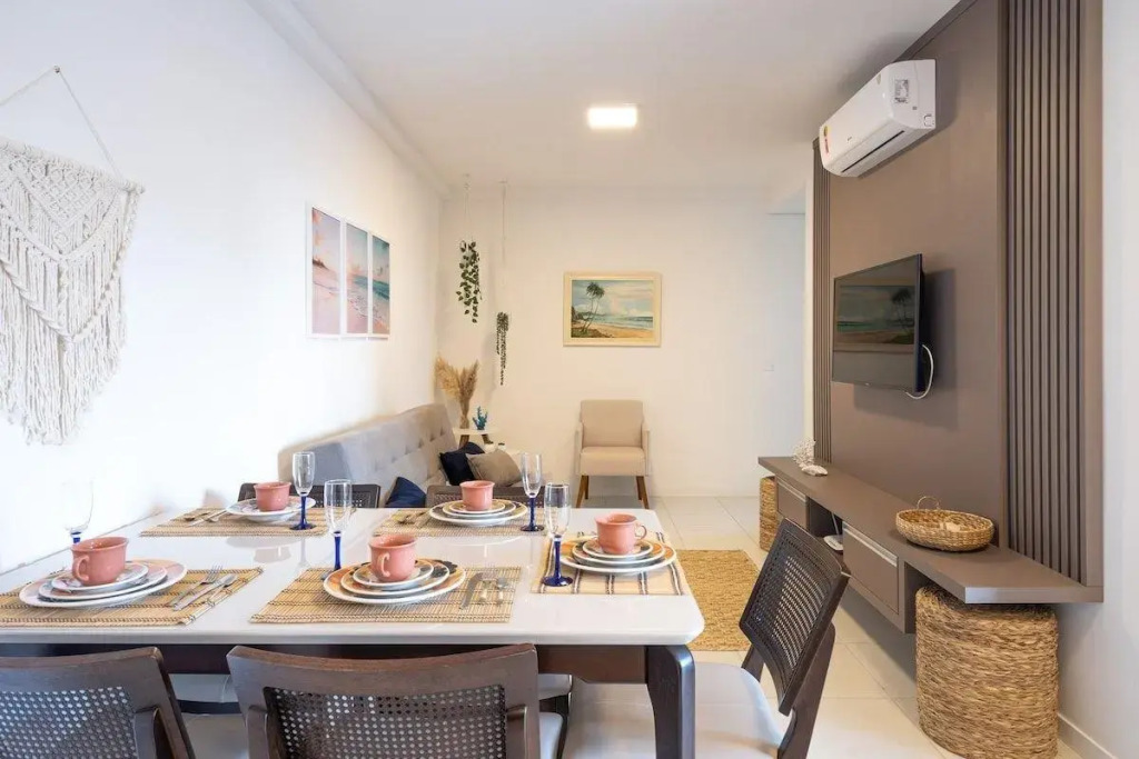 Apartamentos em Bal Piçarras 150M DA PRAIA com Sacada Wi Fi, Piscina, Portaria 24h, Playground e vaga de GARAGEM