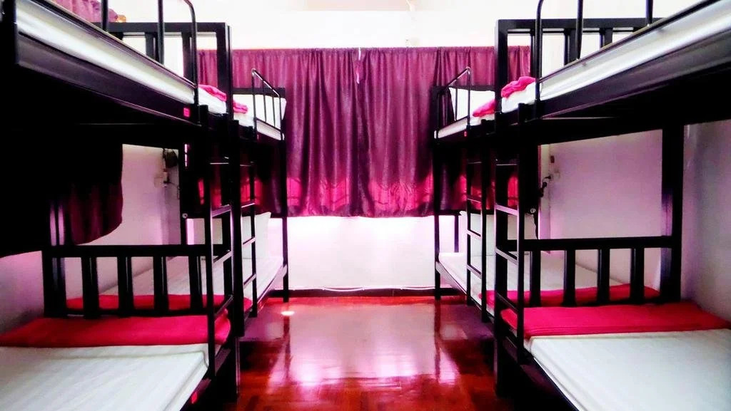 Home Hug Hostel - Adults