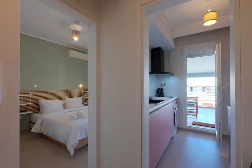 New Cozy Apt with Balcony close to Metro