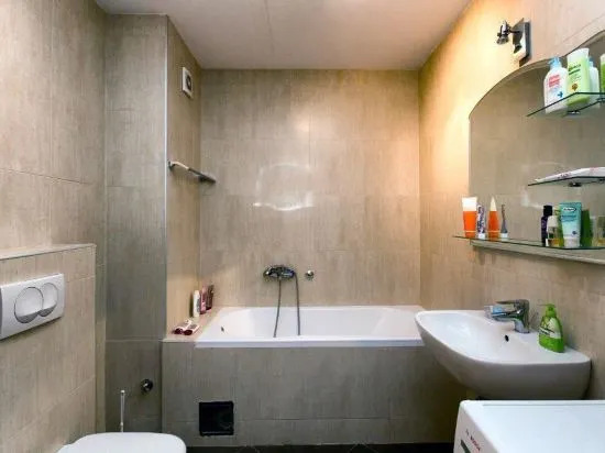 Apartment 32