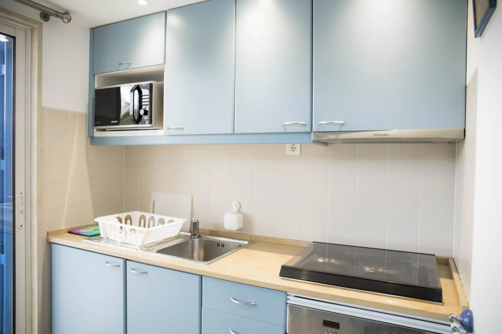 B06 - Top-Floor Marina Club 2 Bed Apartment