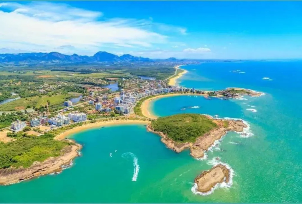 Apt encantador praia do Morro 20 metros da praia.