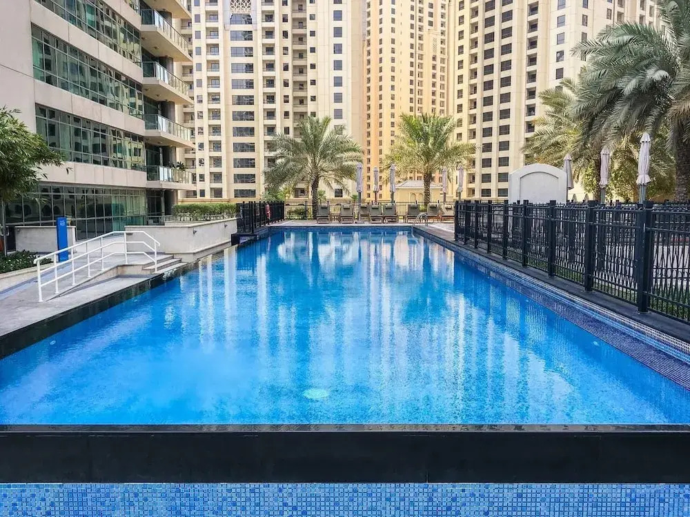 Bright & Lively 1BR Apartment With Marina Views